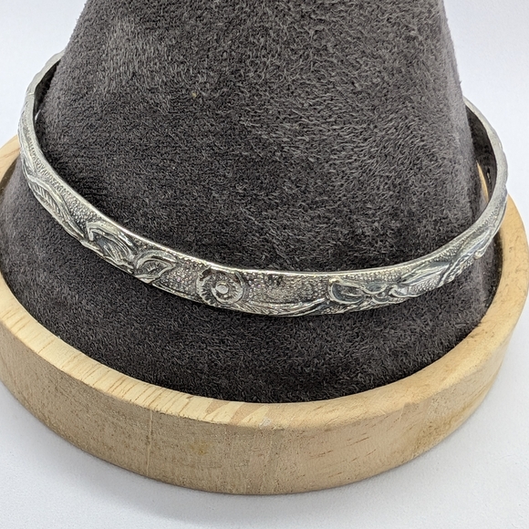 Mexico Silver Bangle With Leaf Design - Picture 6 of 12